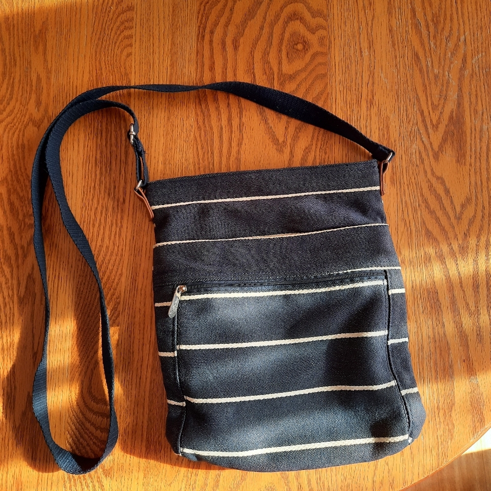 Thirty-one cross body purse